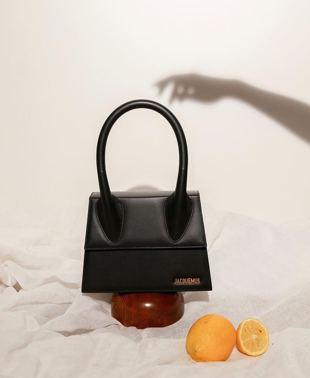 jacquemus moyen black